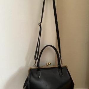Black kiss clasp shoulder bag; like new